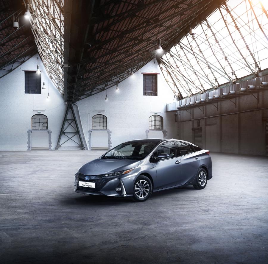  Toyota Prius Plug-in Hybrid 2016 года  (фото 175 из 187)